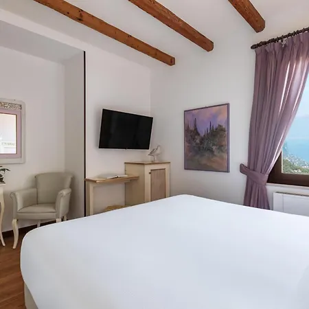 Boutique Sostaga 加尔尼亚诺